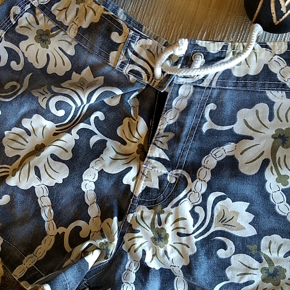 Shorts - Picture 2 of 5